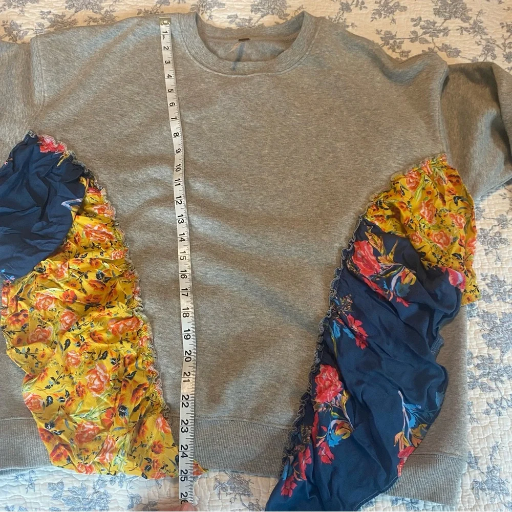 Free People She’s Just So Cute Oversized Floral Ruffle Sweatshirt Size Small - Picture 8 of 11